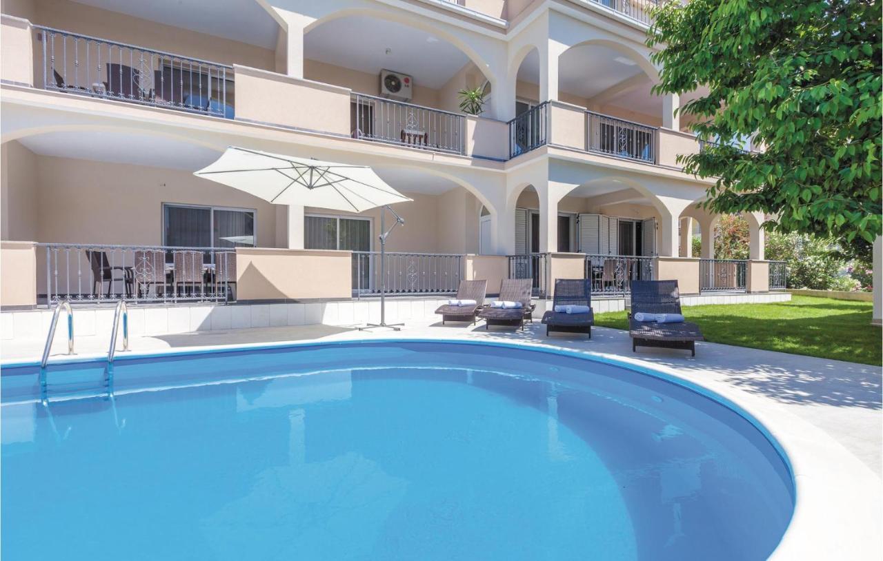 Lovely Apartment In Kastel Stafilic With Jacuzzi Kaštela المظهر الخارجي الصورة