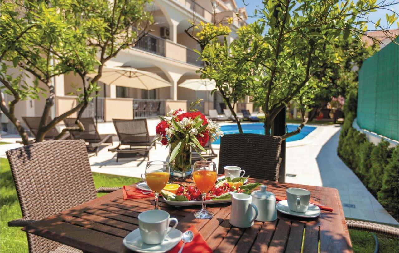 Lovely Apartment In Kastel Stafilic With Jacuzzi Kaštela المظهر الخارجي الصورة