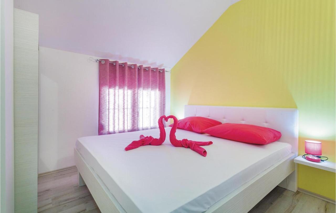 Lovely Apartment In Kastel Stafilic With Jacuzzi Kaštela المظهر الخارجي الصورة
