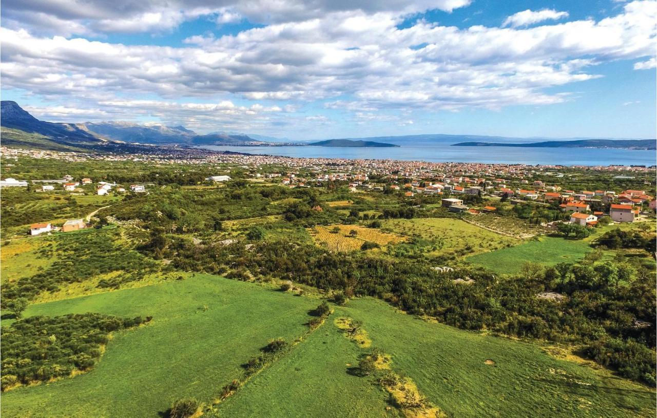 Lovely Apartment In Kastel Stafilic With Jacuzzi Kaštela المظهر الخارجي الصورة
