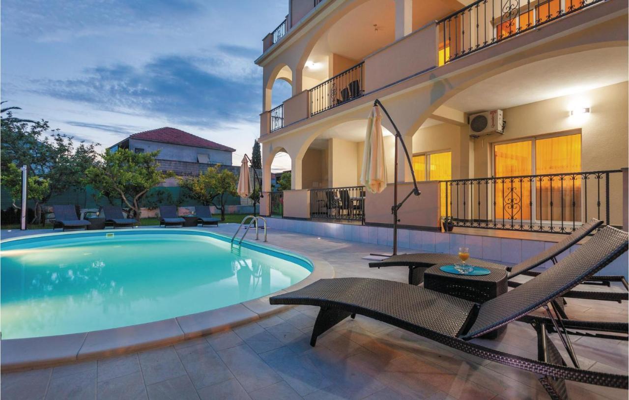 Lovely Apartment In Kastel Stafilic With Jacuzzi Kaštela المظهر الخارجي الصورة