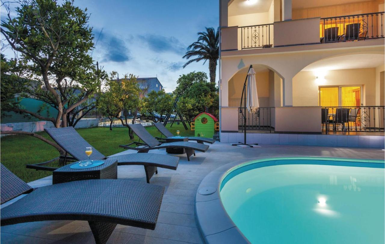 Lovely Apartment In Kastel Stafilic With Jacuzzi Kaštela المظهر الخارجي الصورة