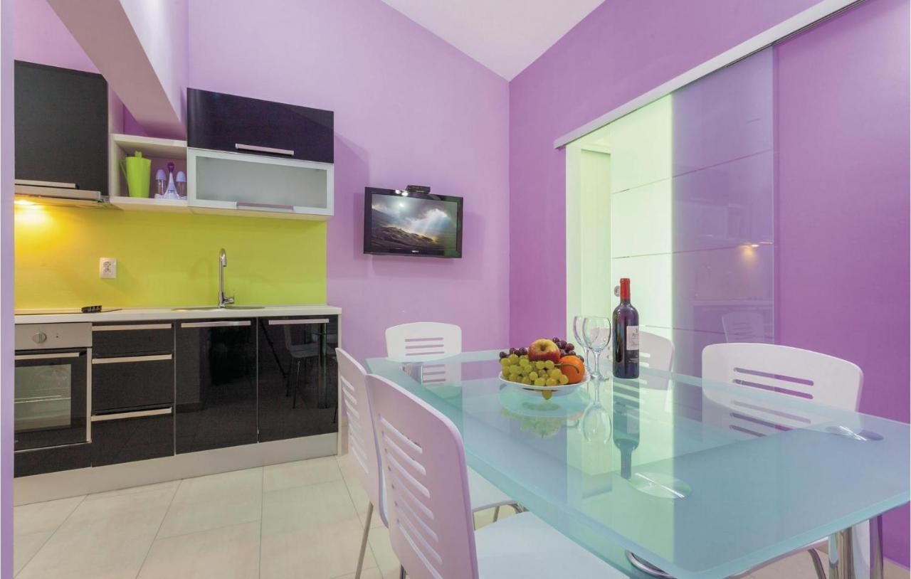 Lovely Apartment In Kastel Stafilic With Jacuzzi Kaštela المظهر الخارجي الصورة