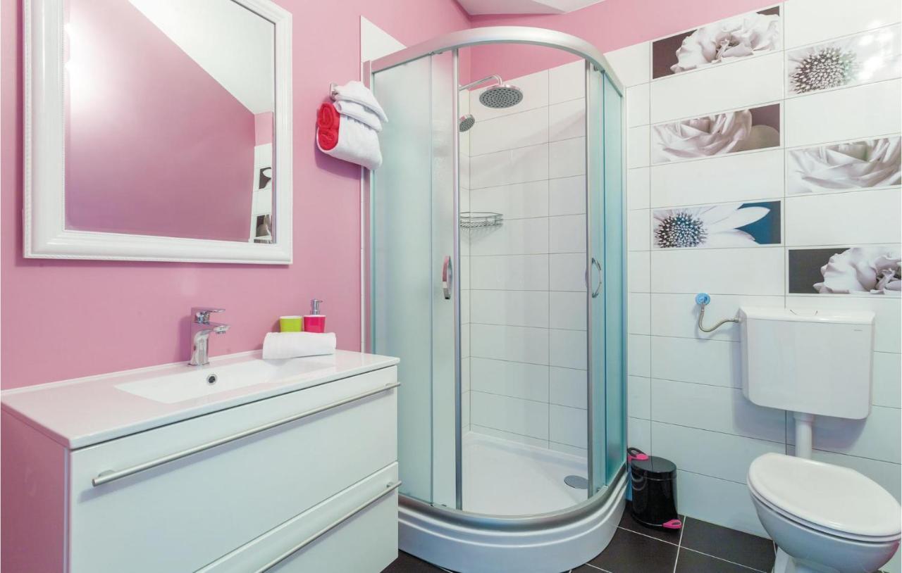 Lovely Apartment In Kastel Stafilic With Jacuzzi Kaštela المظهر الخارجي الصورة