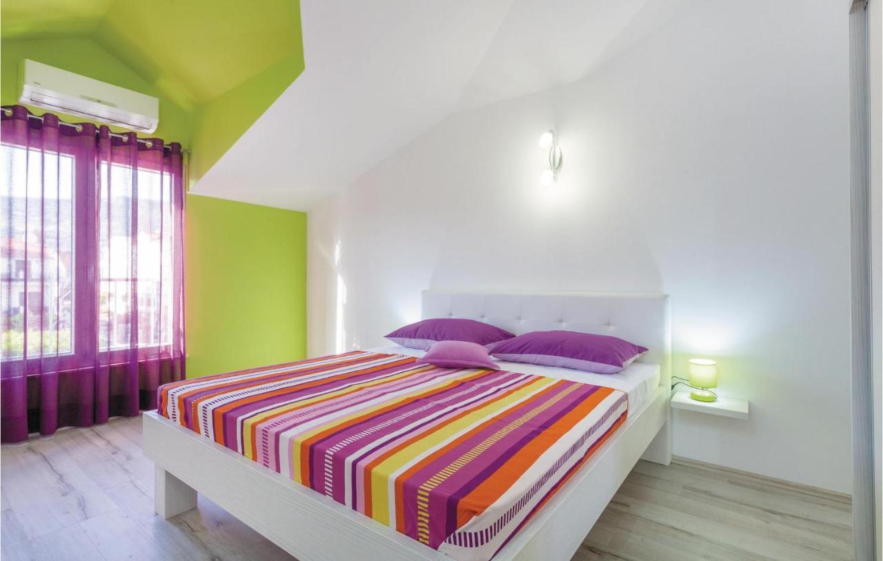 Lovely Apartment In Kastel Stafilic With Jacuzzi Kaštela المظهر الخارجي الصورة
