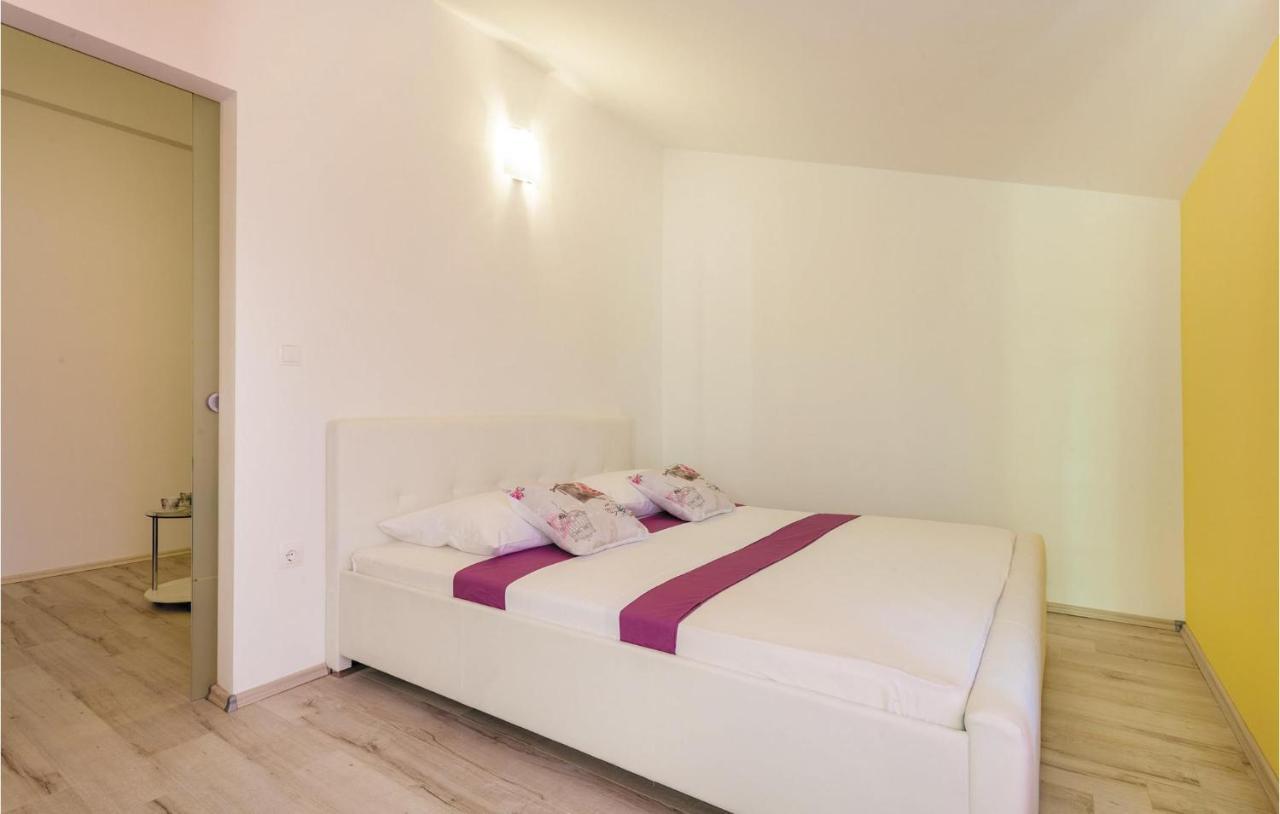 Lovely Apartment In Kastel Stafilic With Jacuzzi Kaštela المظهر الخارجي الصورة